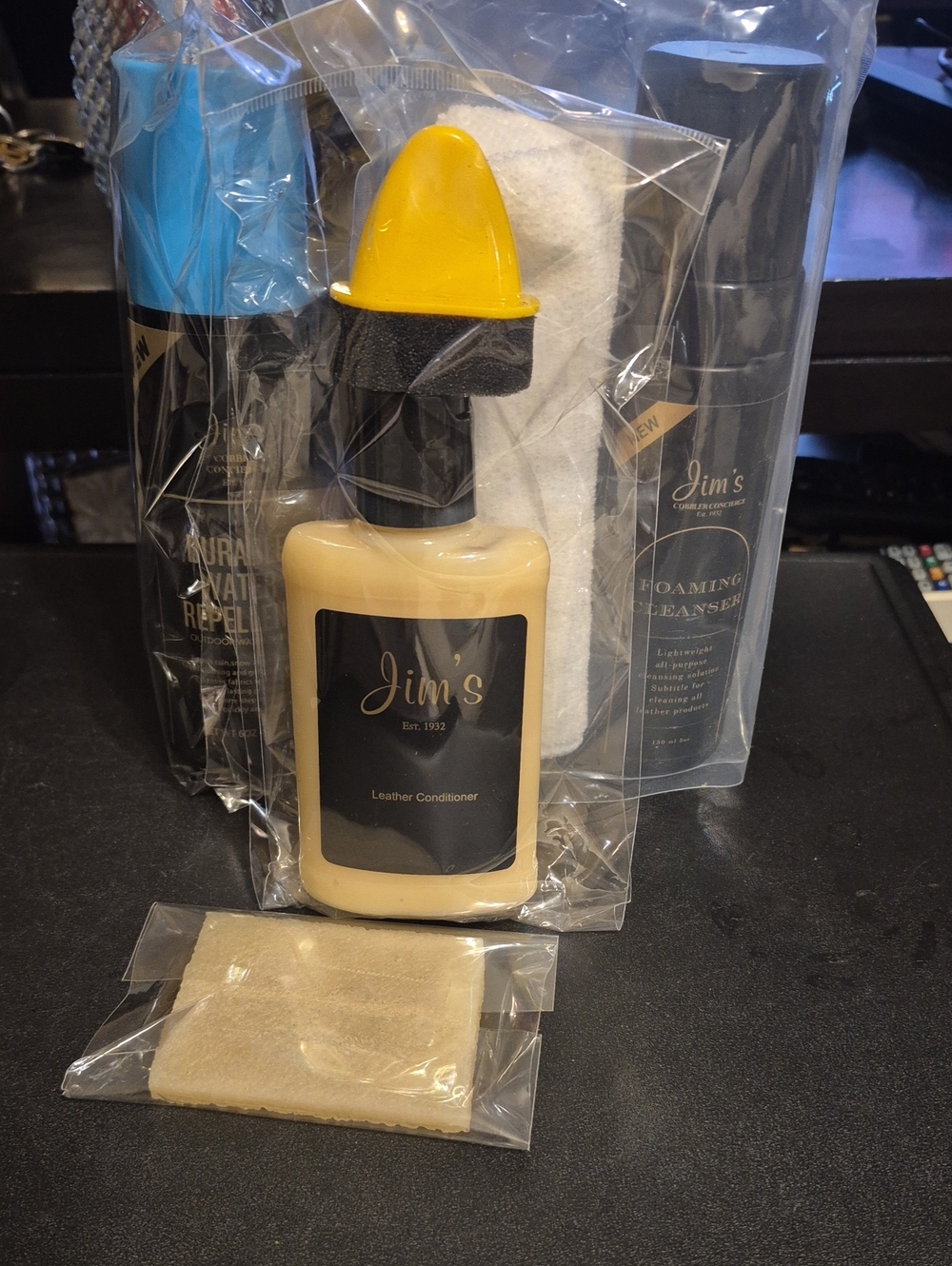 Jim's Leather Conditioner Set — Cream Conditioner with Yellow Applicator